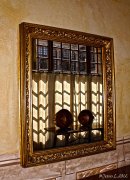 Bodegón con ventana en el espejo