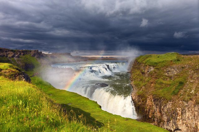 Arcoíris en la cascada de Gullfoss, Islandia