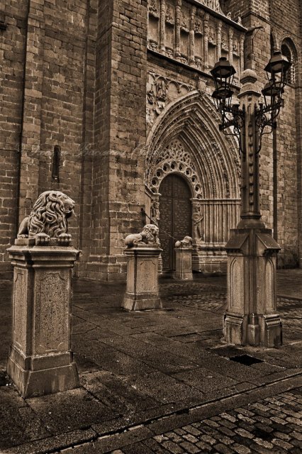 Ávila en sepia o, pensado a posteriori, Acoso a la reina