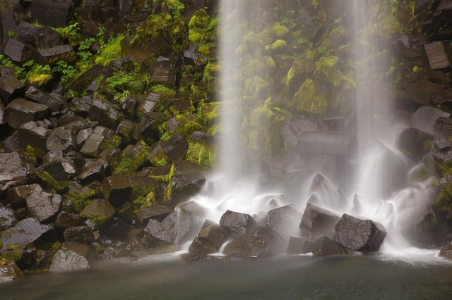 Basalto y agua