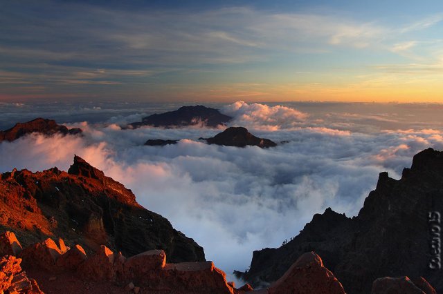 Por encima de las nubes