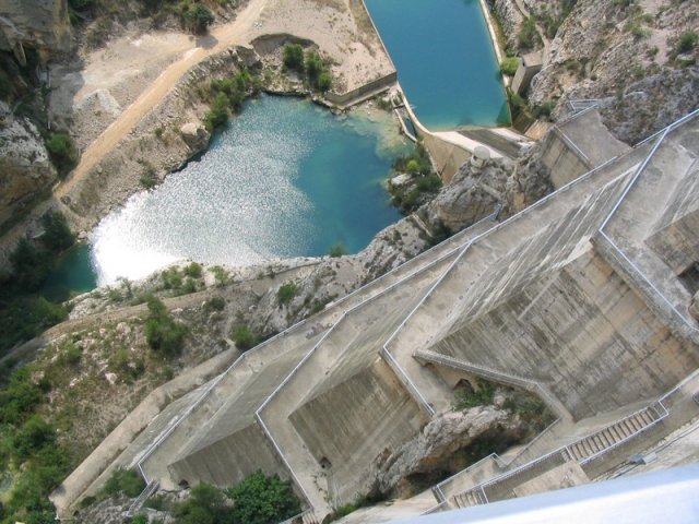 Presa de camino al pantano de Canelles