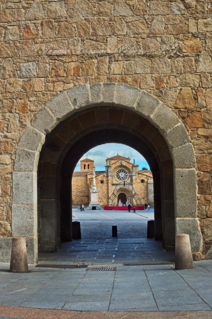 Tras el tunel de la muralla