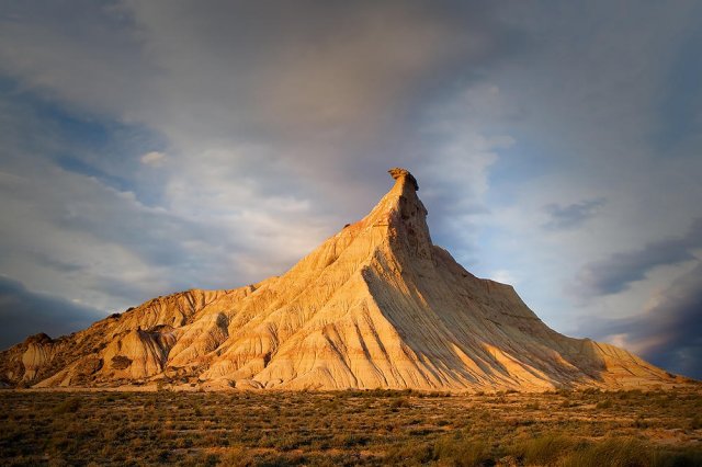 Uno de los Tres Hermanos (Bardenas Reales)