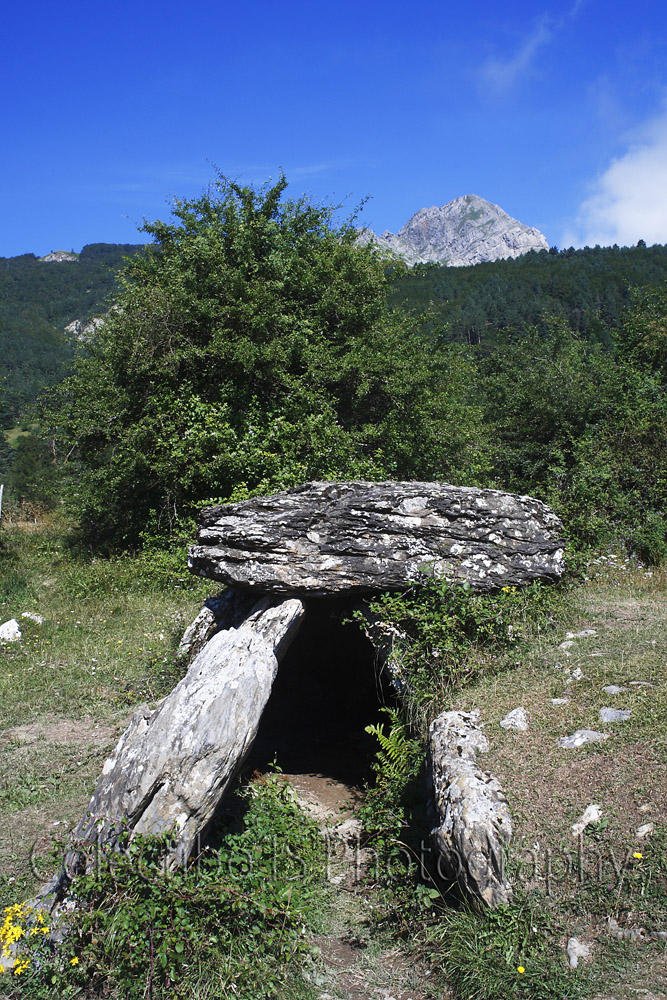 Dolmen de Arrako (Txema Bacaicoa (Colectivo IS)) Dolmen de Arrako (Txema Bacaicoa (Colectivo IS))