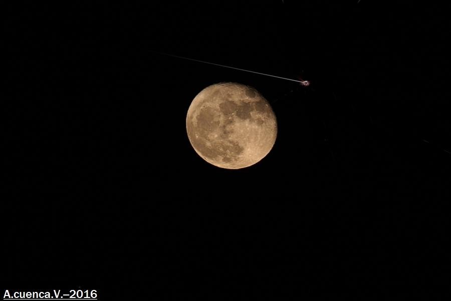 luna con acompañante. (Antonio Cuenca. vaya) luna con acompañante. (Antonio Cuenca. vaya)
